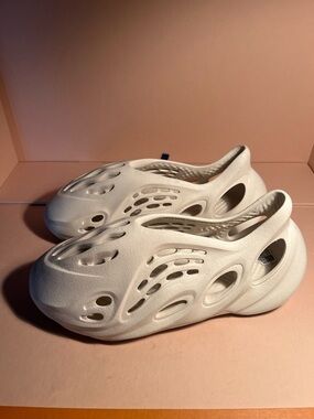 ADIDAS Foam Runners (made in USA ) size US 11 / cream color